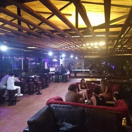 Hanoi Rocks Hostel Экстерьер фото