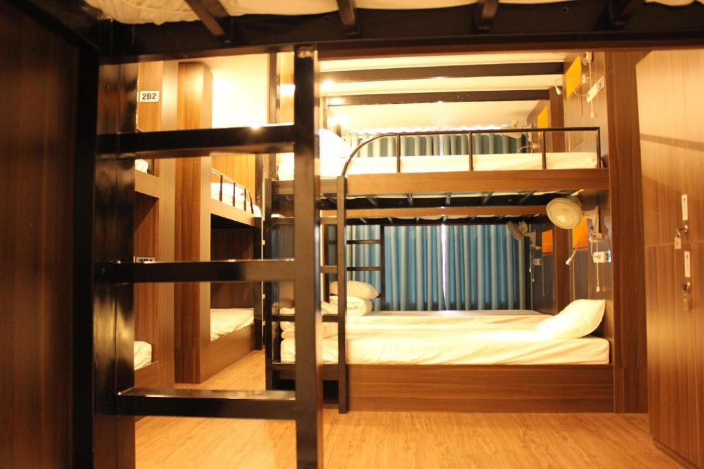 Hanoi Rocks Hostel Экстерьер фото